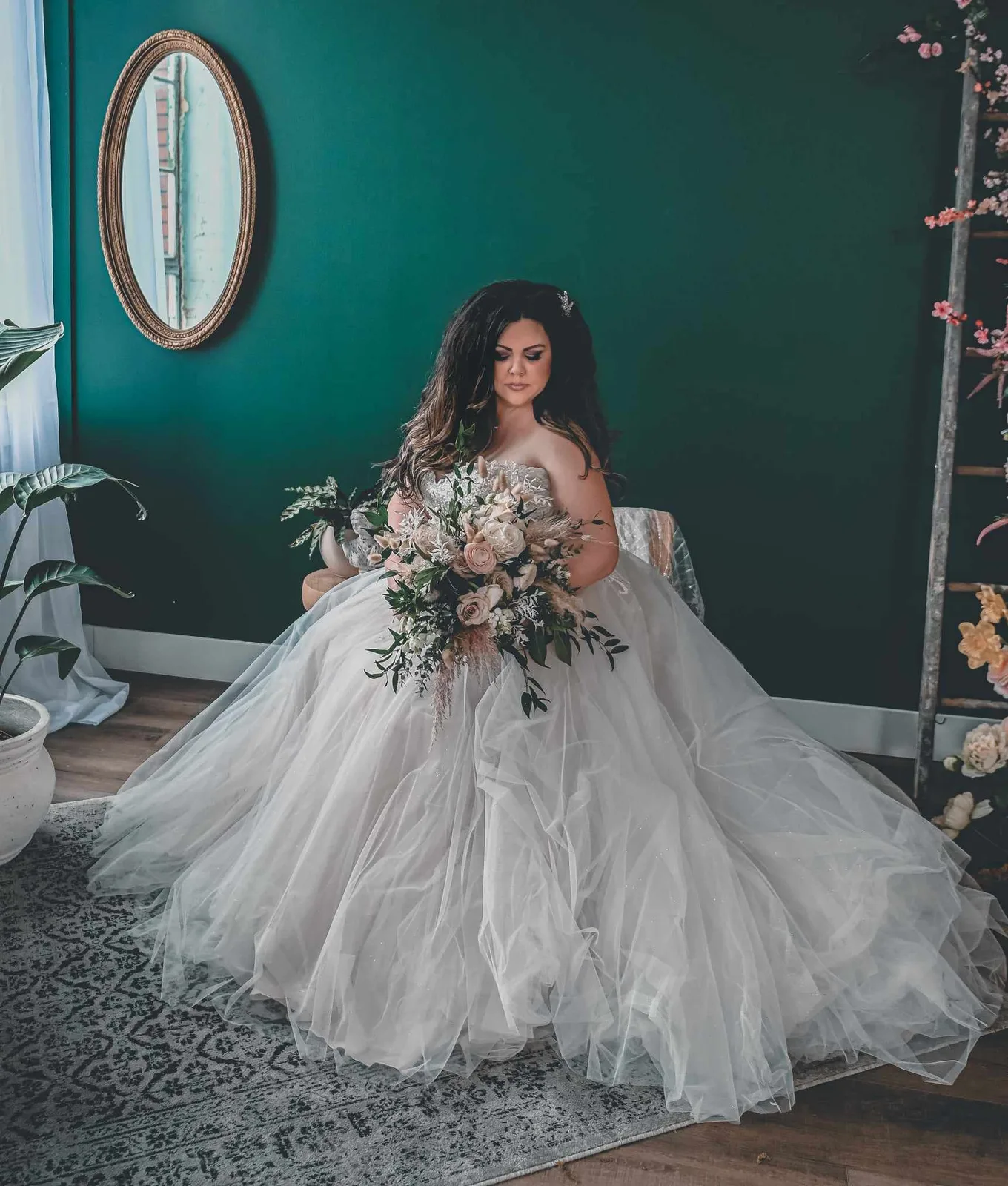Bride with a bouquet in an emerald styled room